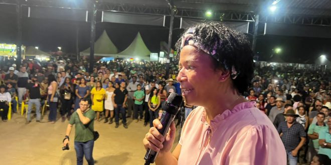 Deputada Silvia Cristina prestigia a Feira do Leite, no distrito de Palmeiras, em Nova Mamoré