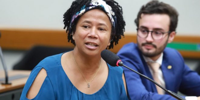 Deputada Sílvia Cristina volta a criticar a retirada dos voos em Rondônia