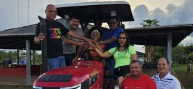 Produtores do distrito do Iata, em Guajará-Mirim, recebem trator de pneus adquirido com emenda da deputada Sílvia Cristina