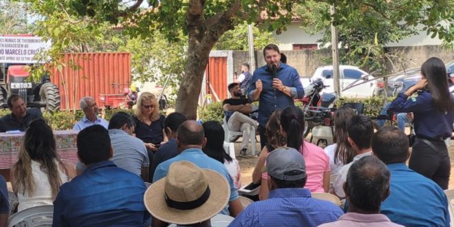 Alex Redano entrega implementos ao homem do campo e reforça compromisso em Theobroma