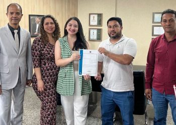 Alex Redano indica aquisição de tablets para educação municipal em Cacaulândia