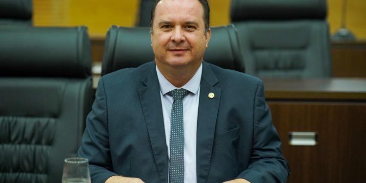Deputado Dr. Luís do Hospital parabeniza novo prefeito de Jaru e reforça compromisso com o progresso do município