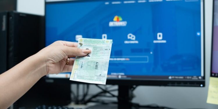 Detran-RO tem mais de 5 mil CNHs aguardando retirada e convoca usuários a buscarem seus documentos