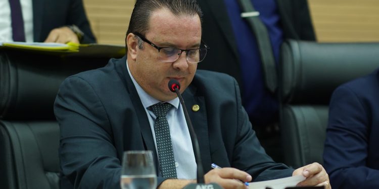 Luís do Hospital parabeniza novo prefeito de Jaru e reforça compromisso com o município