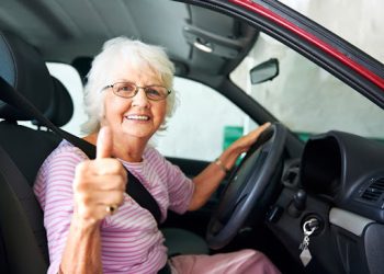 Pessoas idosas têm direito a 50% de desconto na renovação da Carteira Nacional de Habilitação em Rondônia