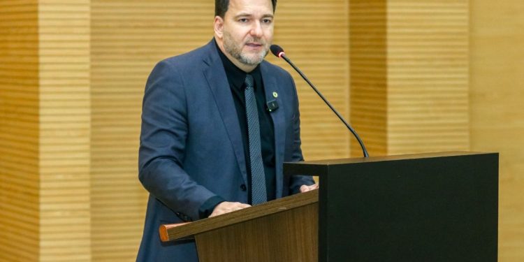 Alex Redano propõe ampliação do atendimento para 24h na Delegacia da Mulher em Rondônia