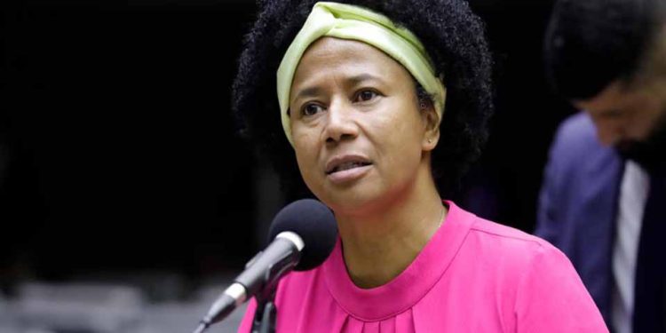 A pedido da deputada Silvia Cristina comissão da câmara debate cenário da oncologia no Brasil