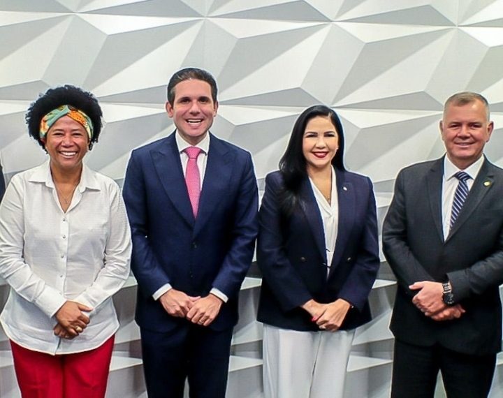 Sílvia Cristina apoia candidatura de Hugo Mota, mas pede celeridade na votação da PEC da transposição.