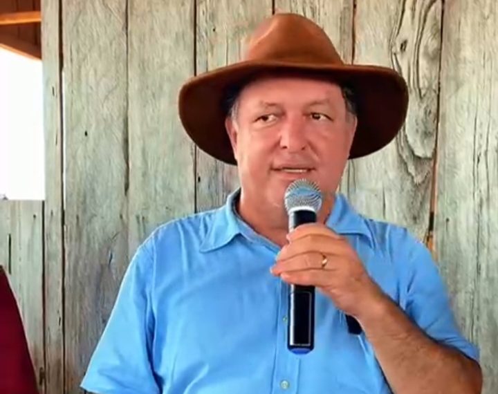 DEPUTADO PEDRO ENTREGA DE IMPLEMENTOS EM MACHADINHO D’OESTE    