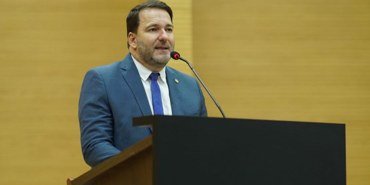 Deputado Alex Redano destina emenda para aquisição de veículo para a ADRA