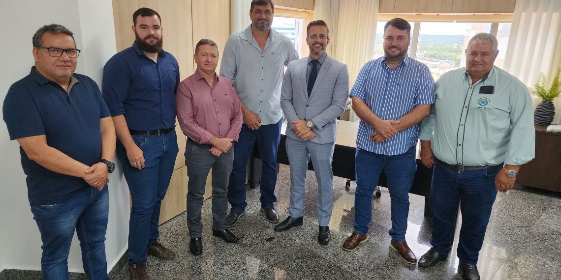 Prefeito eleito de Cabixi e vereadores se reúnem com o deputado Delegado Lucas