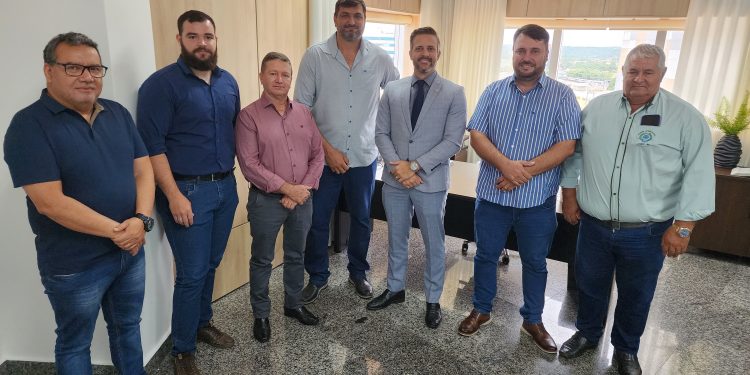 Prefeito eleito de Cabixi e vereadores se reúnem com o deputado Delegado Lucas