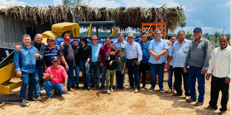 Pedro Fernandes entrega implementos agrícolas e fortalecer a produção rural em Machadinho D’Oeste