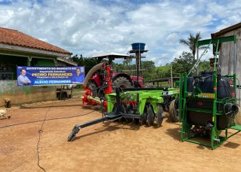 Deputado Pedro Fernandes entrega implementos agrícolas para fortalecer a produção rural em Cujubim