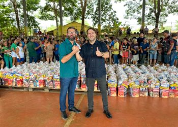 Deputado Alex Redano entrega cestas natalinas à Associação São Tiago Maior em Porto Velho