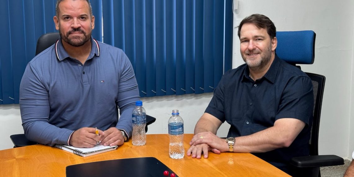 Deputado Alex Redano discute CNH Social com diretor do Detran