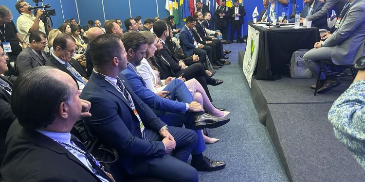 Deputado Pedro Fernandes busca defesa ao produtor rural em reunião do Parlamento Amazônico