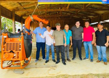 Deputado Pedro Fernandes entrega implementos agrícolas para fortalecer a produção rural em Machadinho D’Oeste