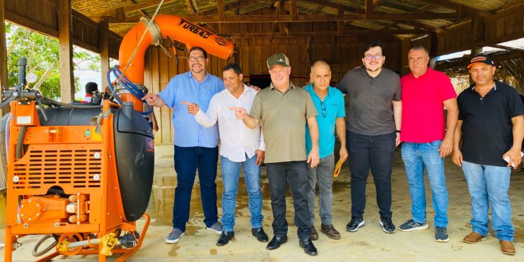 Deputado Pedro Fernandes entrega implementos agrícolas para fortalecer a produção rural em Machadinho D’Oeste