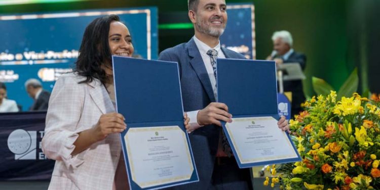 Léo Moraes e Magna dos Anjos tomam posse em Porto Velho.