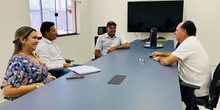 Deputado Pedro Fernandes participa de reunião no CISAN para discutir avanços no saneamento e apoio às agroindústrias