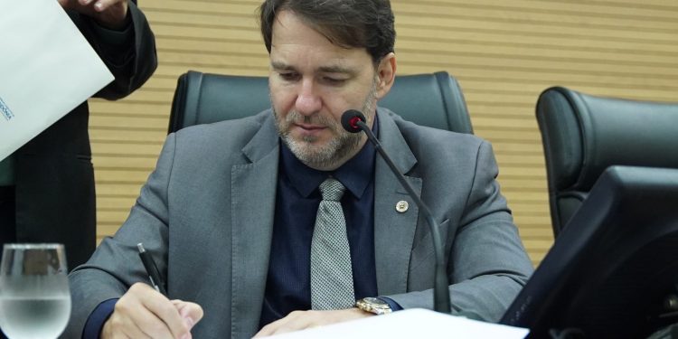 Presidente da Assembleia Legislativa solicita manutenção da RO-140 em Cacaulândia