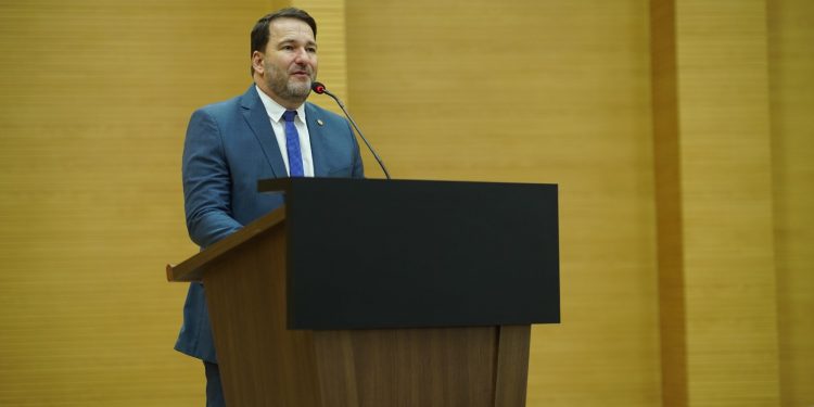 Alex Redano tomará posse como presidente da Assembleia Legislativa de Rondônia pela segunda vez e destaca gratidão à família