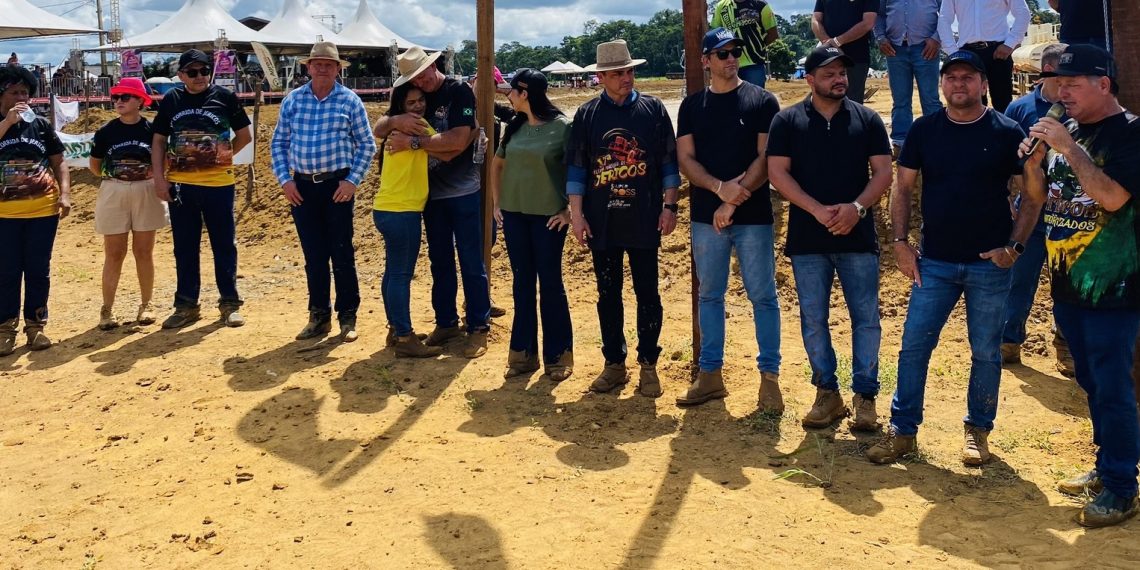 Pedro Fernandes prestigia a 17ª Corrida Nacional de Jericos Motorizados em Alto Paraíso
