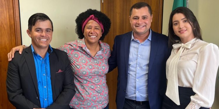 Deputada Sílvia Cristina recebe prefeitos e vereadores em seu gabinete em Brasília