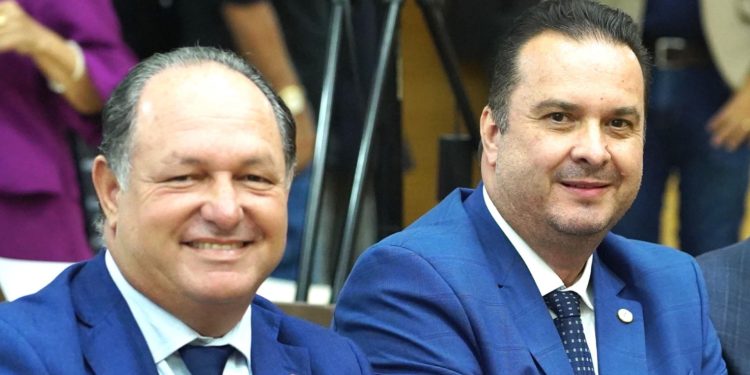 Deputados Pedro Fernandes e Dr. Luís do Hospital comemoram inovação na emissão da Guia de Trânsito Animal para equídeos em Rondônia