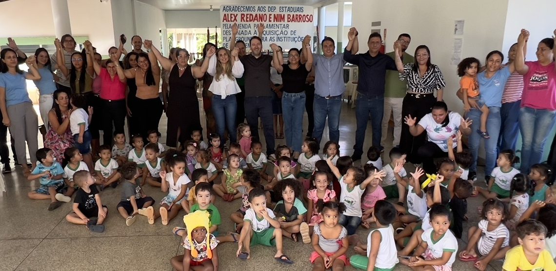 Presidente Alex Redano entrega playgrounds para escolas e creches de Ariquemes