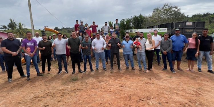 Presidente Alex Redano entrega implementos agrícolas para fortalecer a produção no distrito de Rio Branco