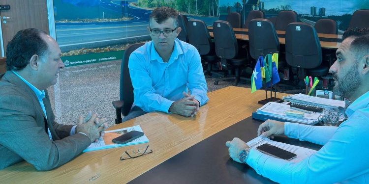 Deputado Pedro Fernandes garante apoio do DER para melhorias na RO-140 em Rio Crespo