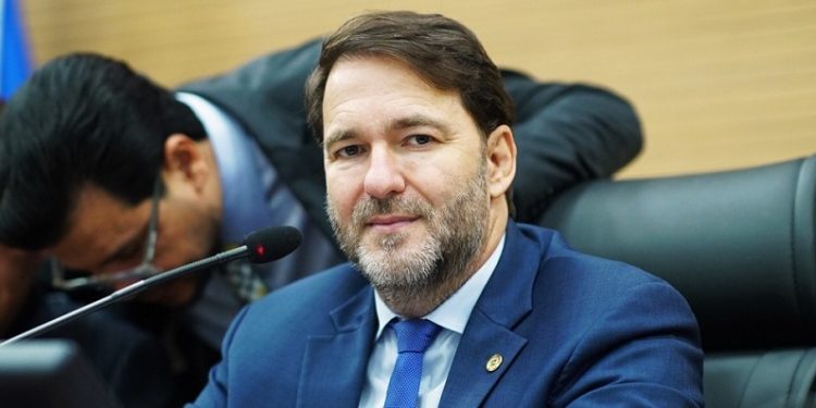 Presidente Alex Redano indica melhorias na ponte sobre o Rio Taboca, em Alto Paraíso