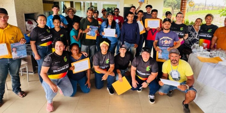 Certificados de operador de trator e máquinas agrícolas são entregues em Ji-Paraná