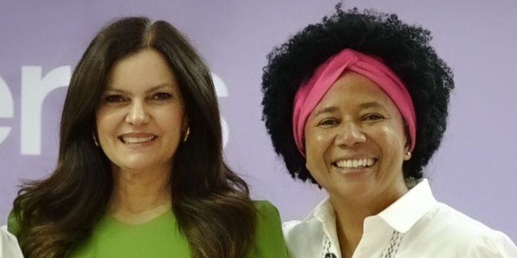 Sílvia Cristina recebe a presidente nacional do Mulheres Progressistas, em grande evento homenageando as mulheres