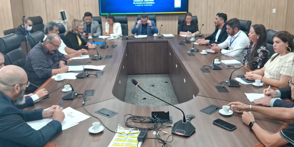 Comissão de Saúde cobra cumprimento de acordos e necessidade de reestruturação salarial dos servidores