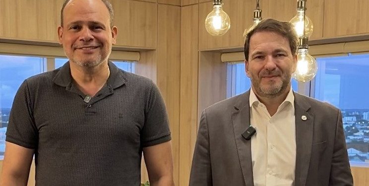 Presidente Alex Redano firma parceria com MDC no combate à depressão