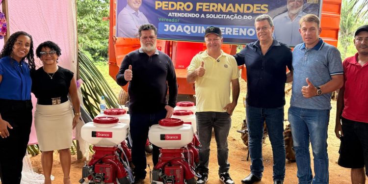 Deputado Pedro Fernandes entrega implementos agrícolas para fortalecer a produção rural em Monte Negro
