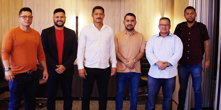 Gabinete da Presidência recebe vereadores e prefeito de Itapuã do Oeste