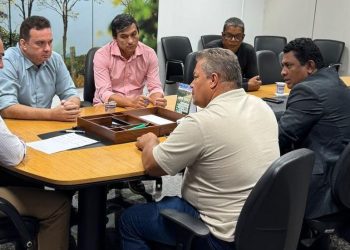 Deputado Luís do Hospital leva demandas dos servidores do DER ao vice-governador