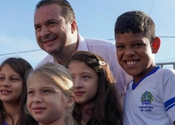 Luís do Hospital reforça valor do respeito à pátria em atividade escolar cívico.