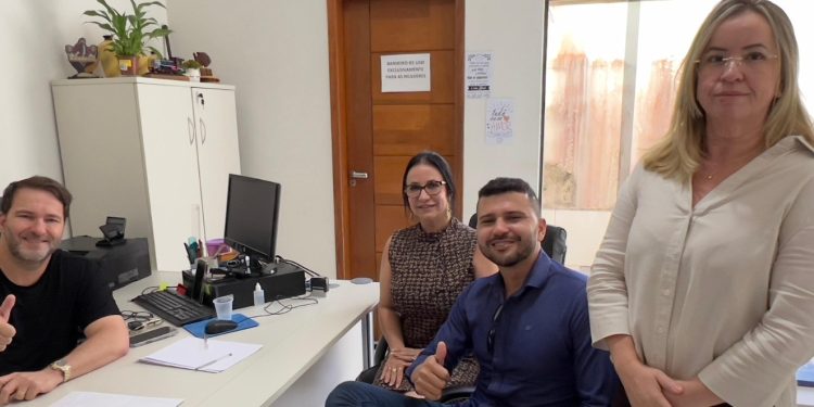 Deputado Alex Redano recebe Rodrigo Queiroz e reforça compromisso com a saúde de Alto Paraíso