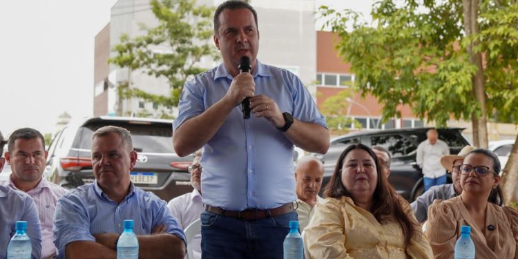 Deputado Luís do Hospital celebra início das obras do Centro de Hemodiálise de Jaru