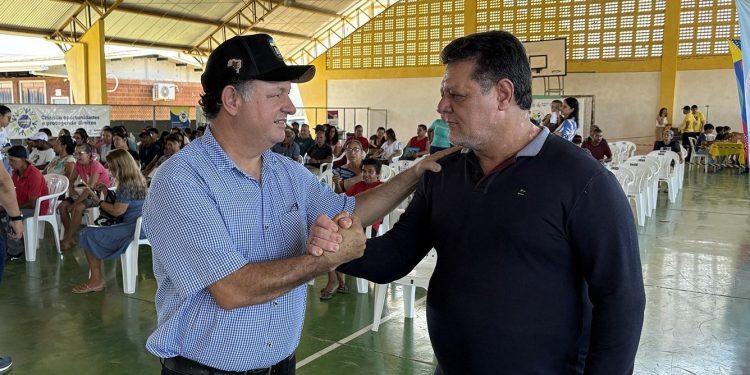 Deputado Pedro Fernandes acompanha ação do Rondônia Cidadã em Monte Negro