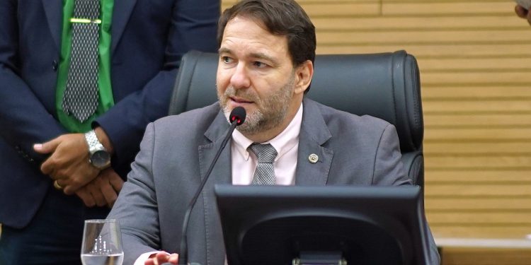 Deputado Alex Redano solicita sinalização urgente na RO-459, entre Rio Crespo e BR-364