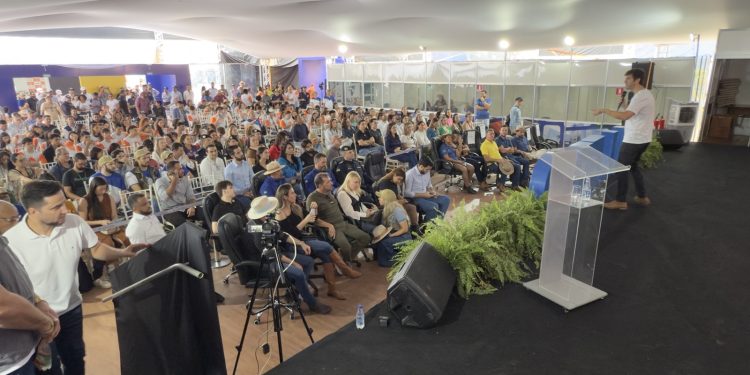 Presidente da Alero prestigia palestra de Caio Coppolla na Rondônia Rural Show Internacional