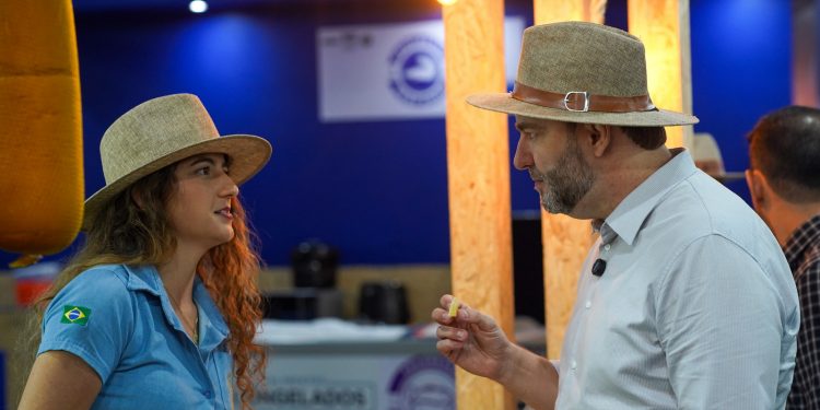 Presidente Alex Redano visita expositores e fortalece apoio da Assembleia durante a Rondônia Rural Show 2025