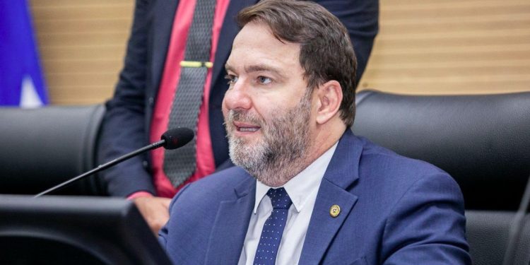 residente da Assembleia, Alex Redano, solicita oferta de cursos profissionalizantes para Ouro Preto do Oeste