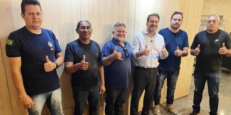 Presidente Alex Redano recebe servidores do DER e garante apoio à valorização da categoria